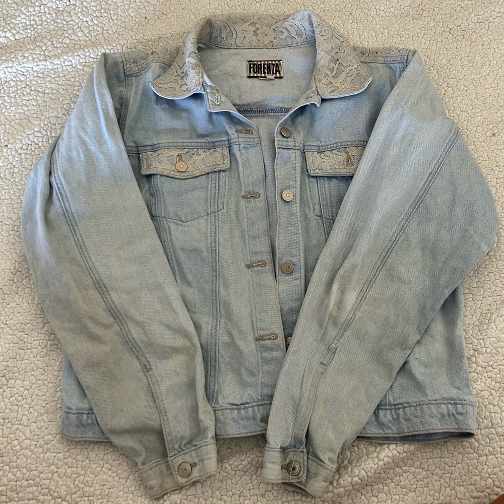 Forenza light-washed denim button up jean jacket with lace detailing